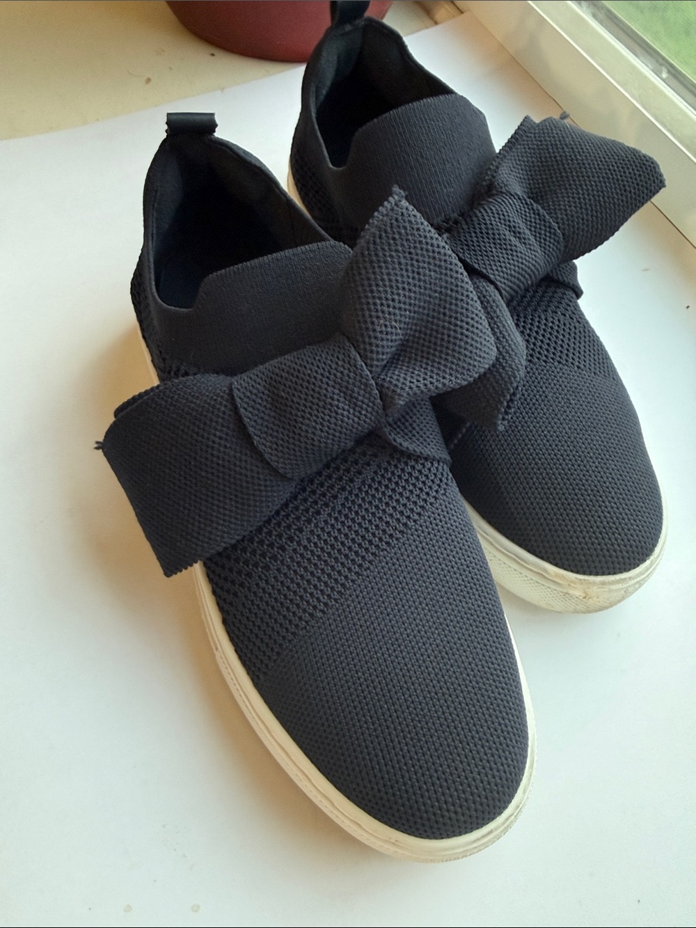 Bandolino Blue  Knit Slip-On Sneakers with Bow Accent size 7